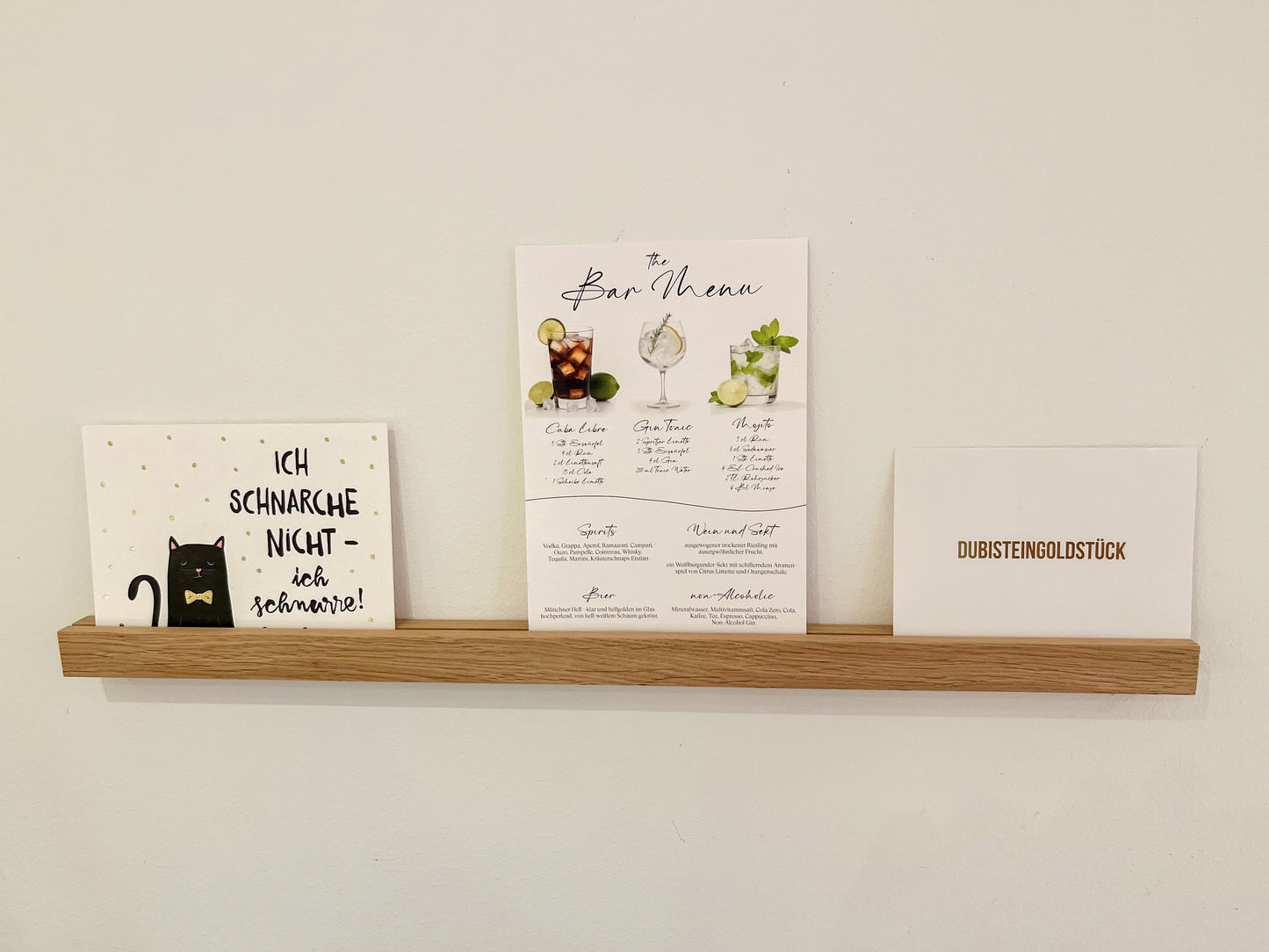 Schmale Elegante Bilderleiste - Fotoleiste aus naturbelassenen Eichenholz, Wandboard für Bilder, Aufhängung mit und ohne Bohren möglich