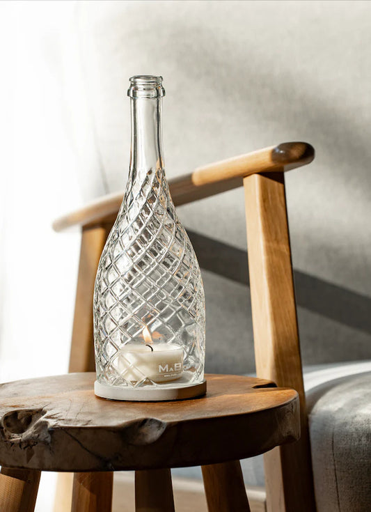 Struktur Prosecco Windlicht mit Beton Untersetzer von MaBe - handgefertigtes Lichtobjekt aus Strukturglas