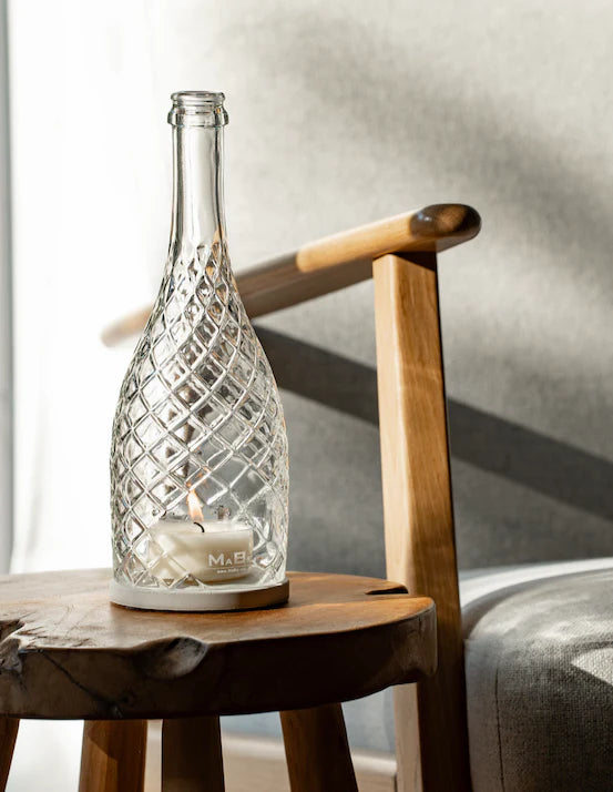 Struktur Prosecco Windlicht mit Beton Untersetzer von MaBe - handgefertigtes Lichtobjekt aus Strukturglas