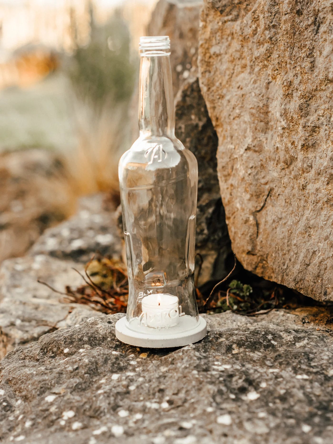 Aperol Windlicht mit Beton Untersetzer von MaBe - handgefertigtes Lichtobjekt aus der 0,7-Liter-Flasche