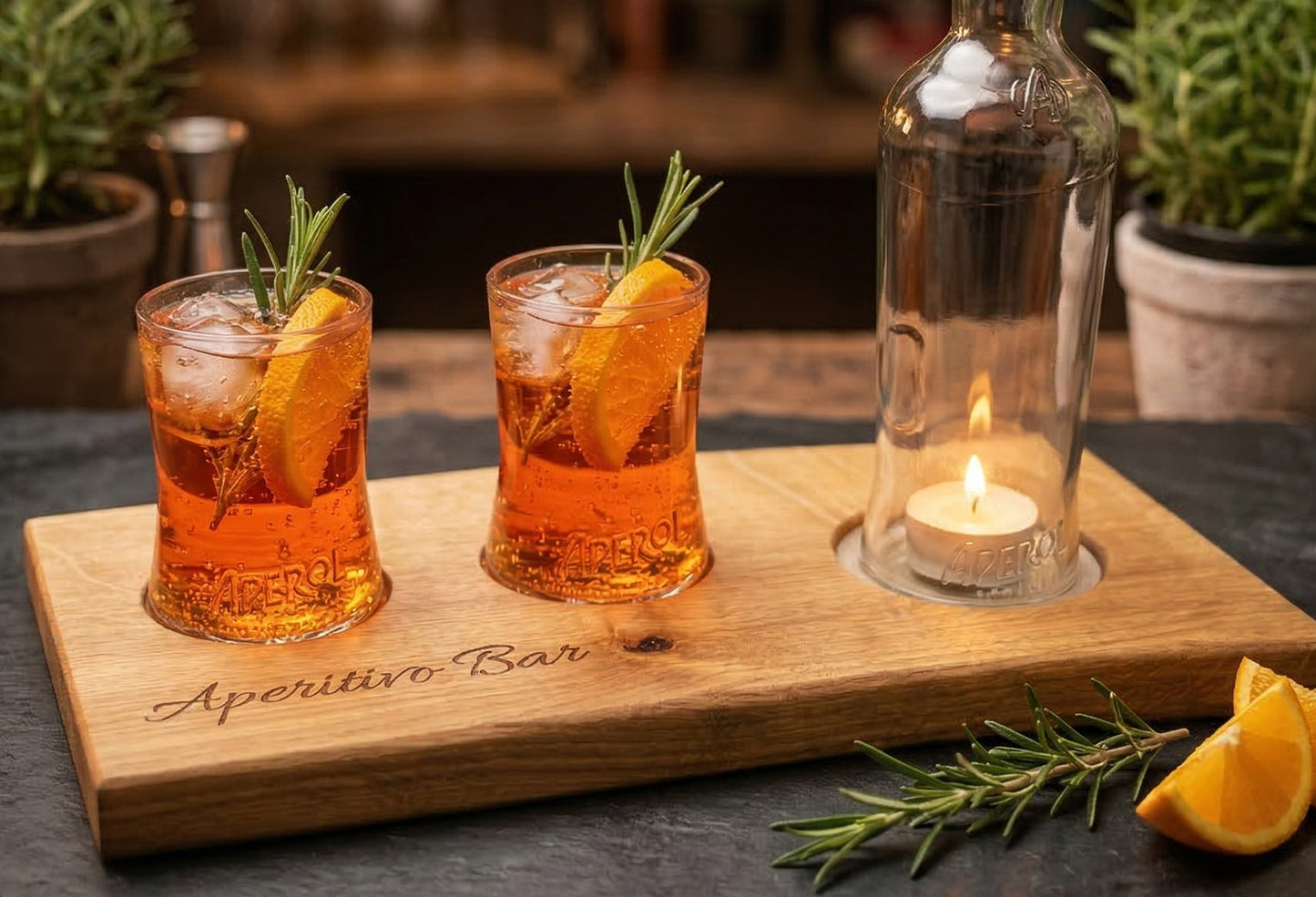 Aperitivo Bar – Servierbrett aus massiver Eiche mit Glas-Mulden und Naturkante