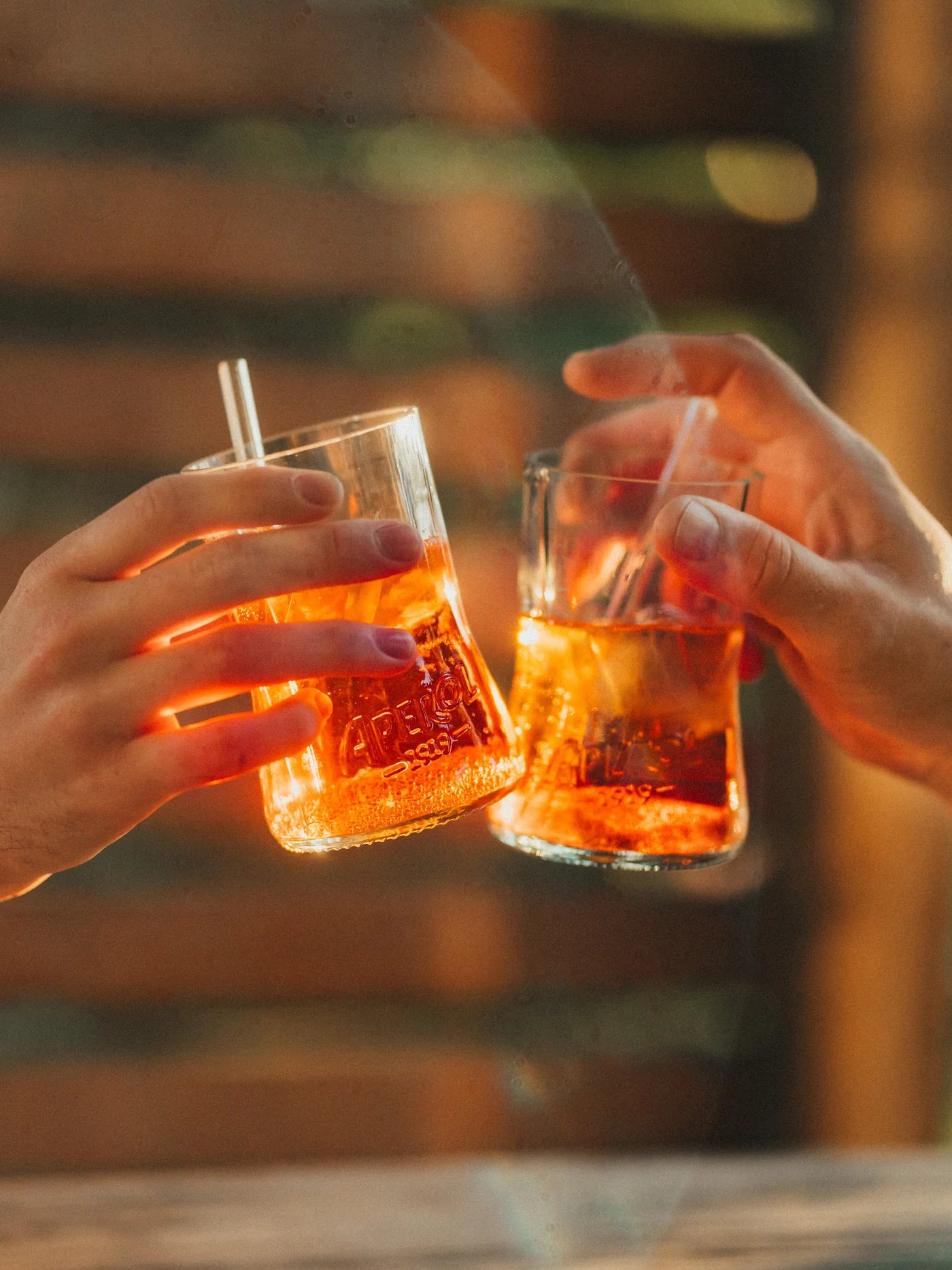 Aperol Glas von MaBe - handgefertigtes Upcycling-Glas aus Original 0,7l Aperol Flasche