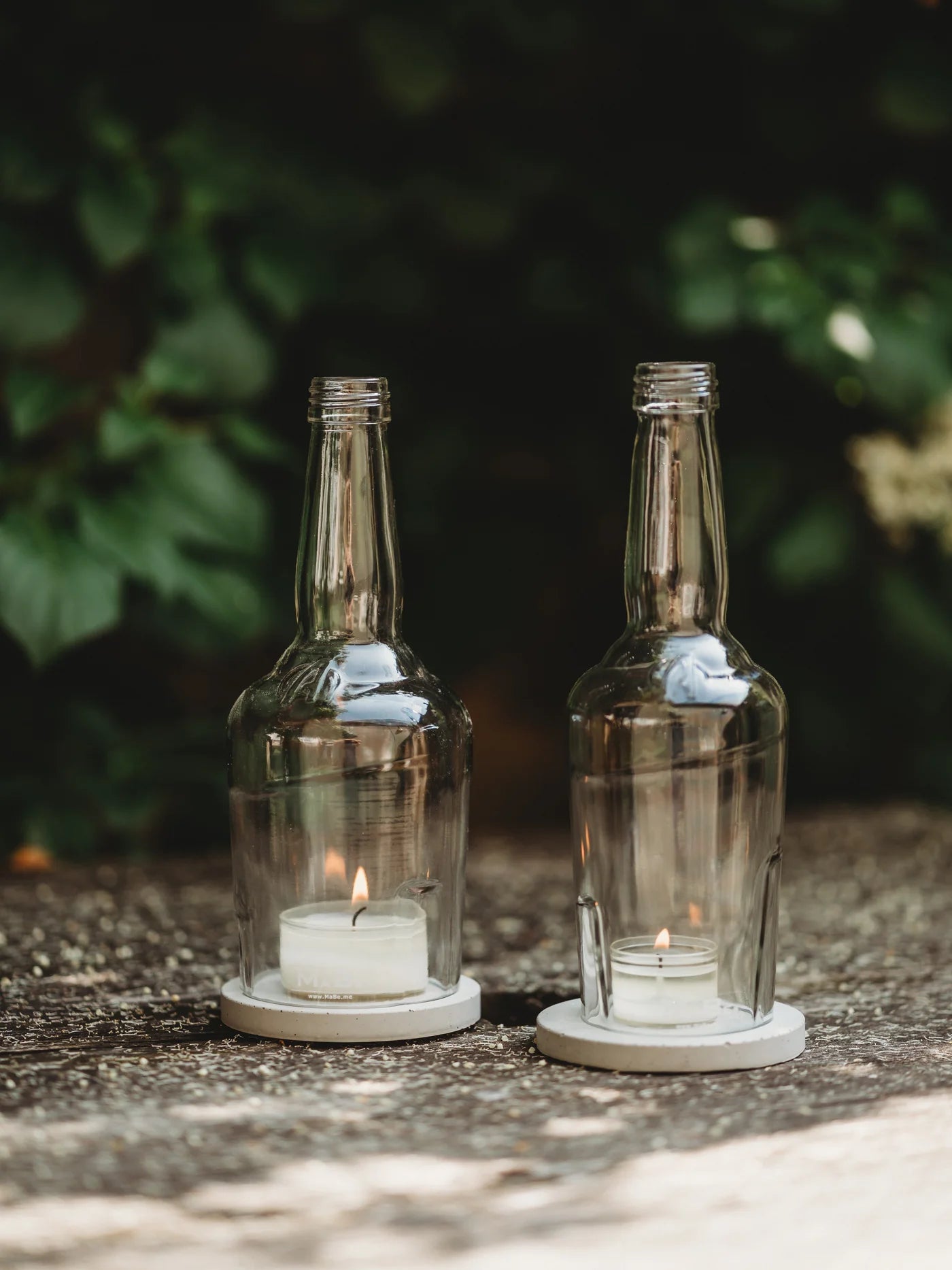 Aperol Windlicht mit Beton Untersetzer von MaBe - handgefertigtes Lichtobjekt aus der 0,7-Liter-Flasche