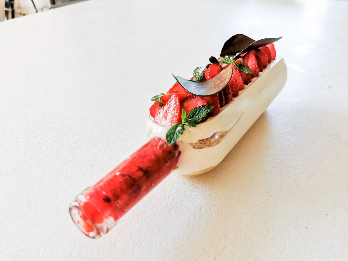 Upcycling-Servierplatte aus Weinflaschen von Plates et Culotées