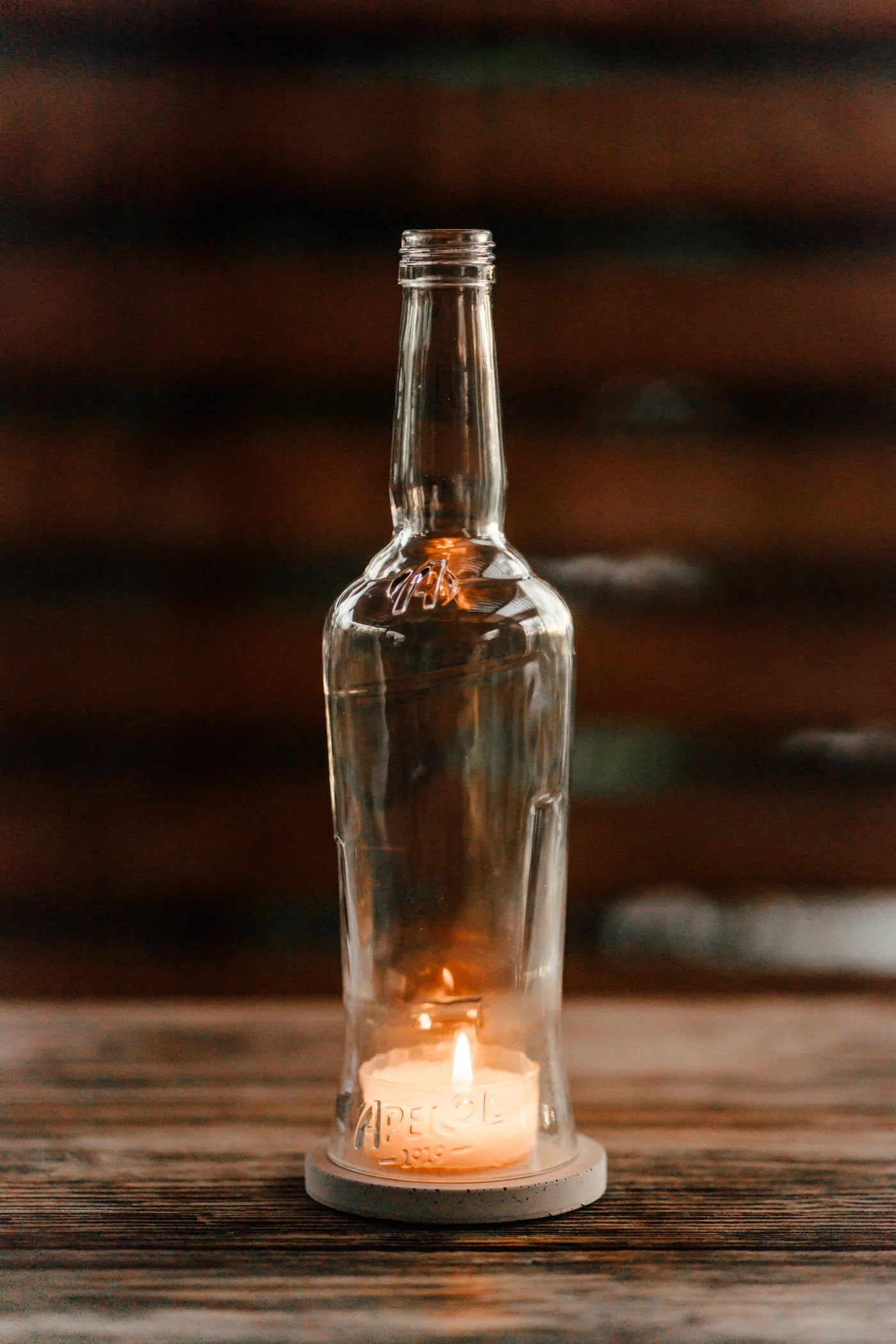 Aperol Windlicht mit Beton Untersetzer von MaBe - handgefertigtes Lichtobjekt aus der 0,7-Liter-Flasche