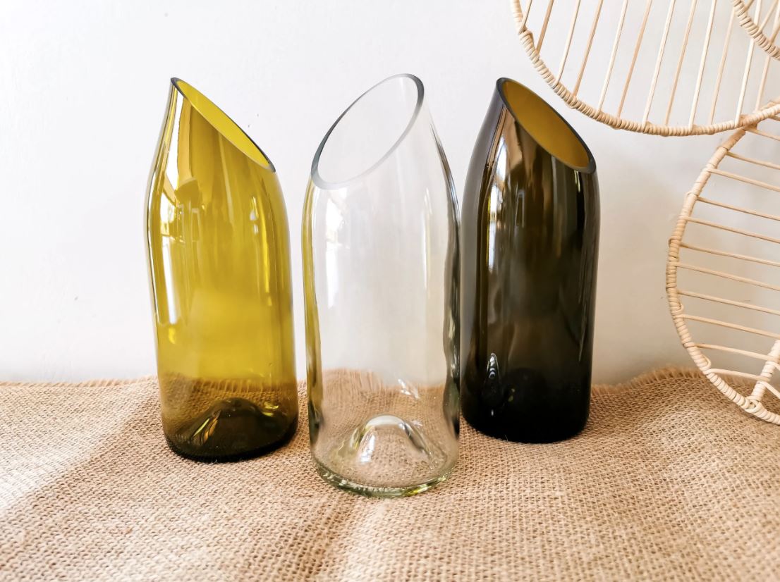 Upcycling-Vase aus Weinflasche in Ocker von Plates et Culotées
