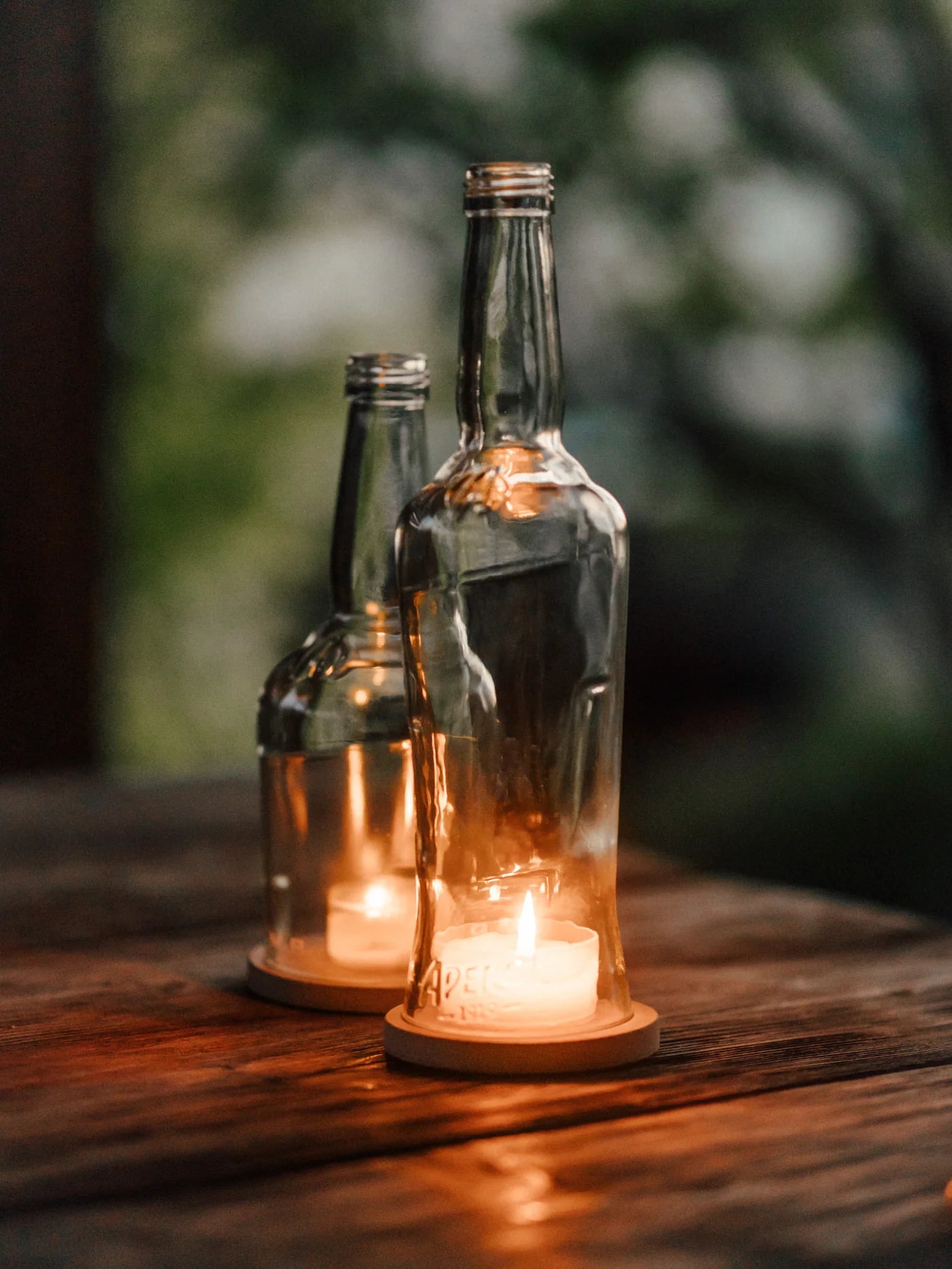 Aperol Windlicht mit Beton Untersetzer von MaBe - handgefertigtes Lichtobjekt aus der 0,7-Liter-Flasche