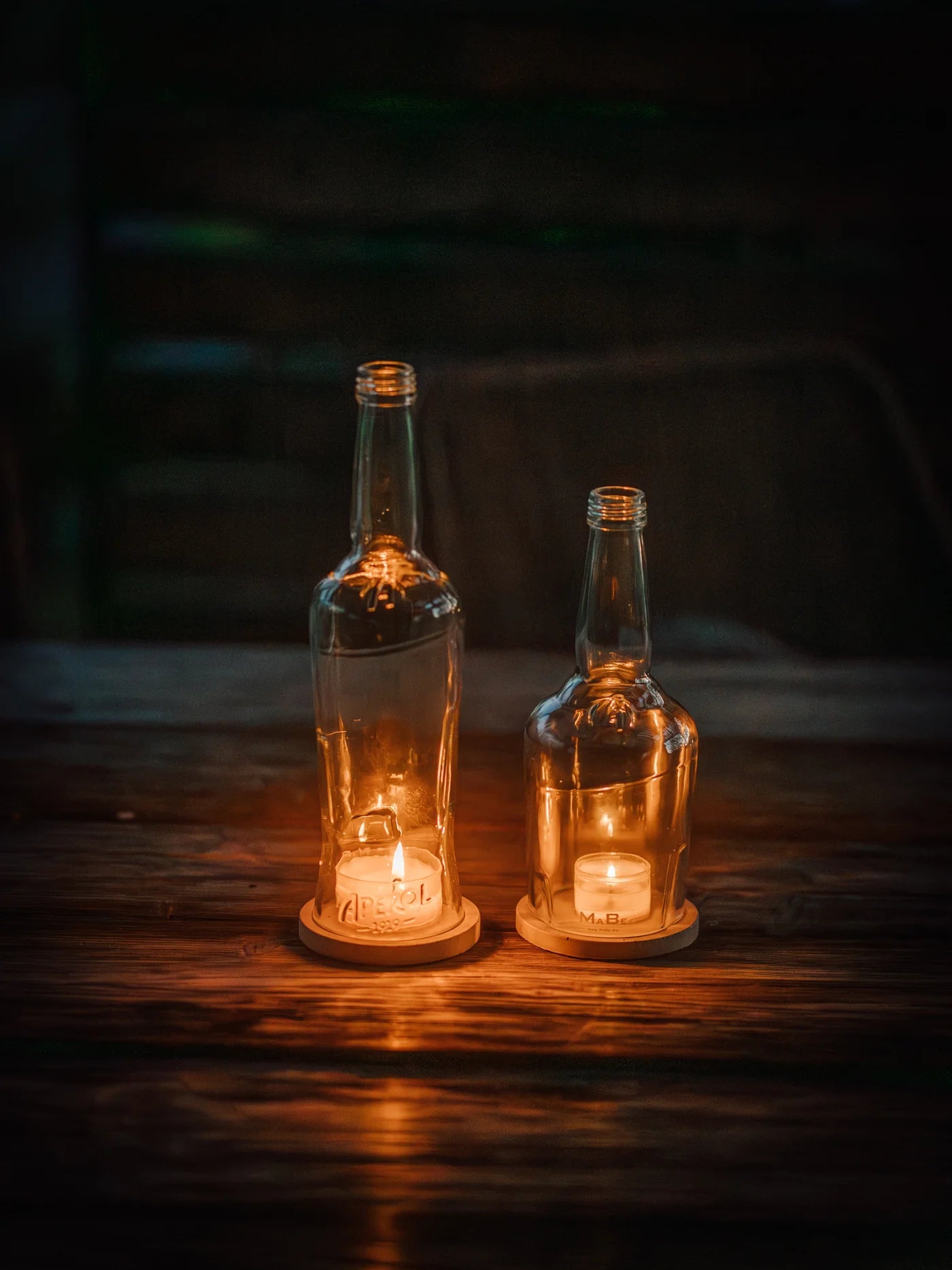Aperol Windlicht mit Beton Untersetzer von MaBe - handgefertigtes Lichtobjekt aus der 1-Liter-Flasche