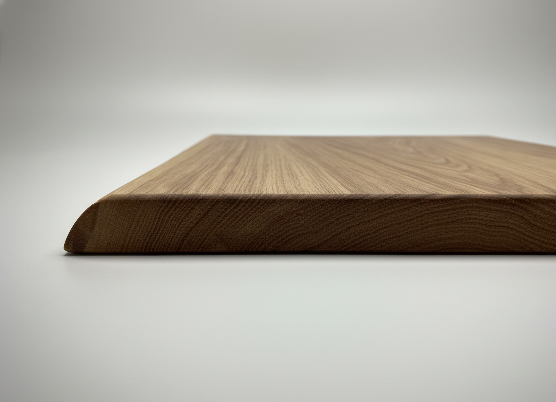 Schneidebrett aus massiver Eiche mit Naturkante – rustikal, edel, einzigartig