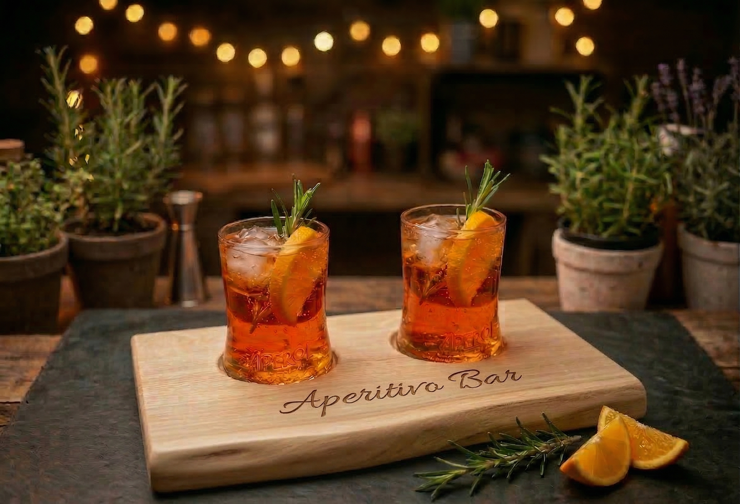 Aperitivo Bar – Servierbrett aus massiver Eiche mit Glas-Mulden und Naturkante