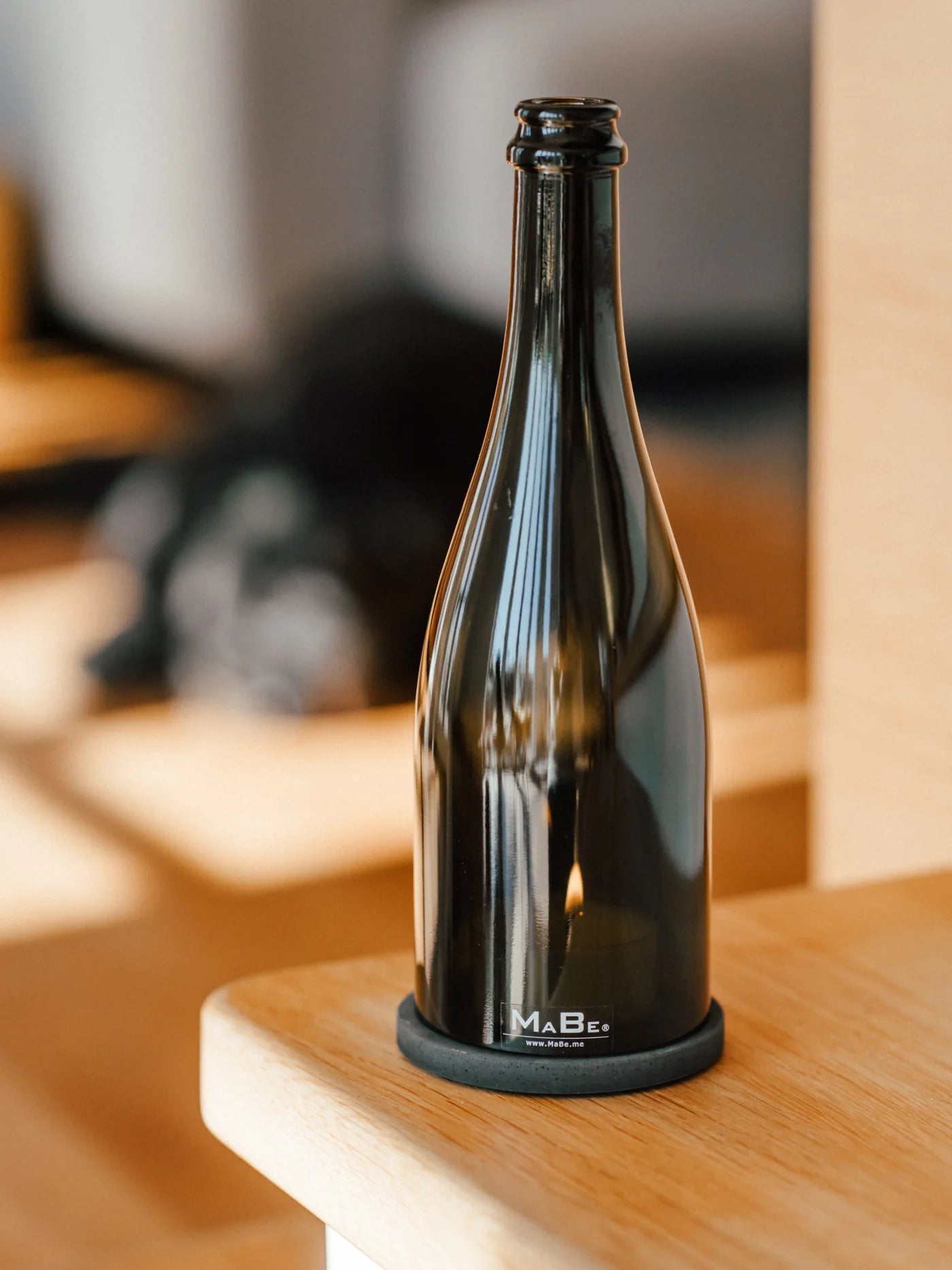 Sekt Windlicht mit Beton Untersetzer von MaBe - handgefertigtes Lichtobjekt aus der Prosecco Flasche